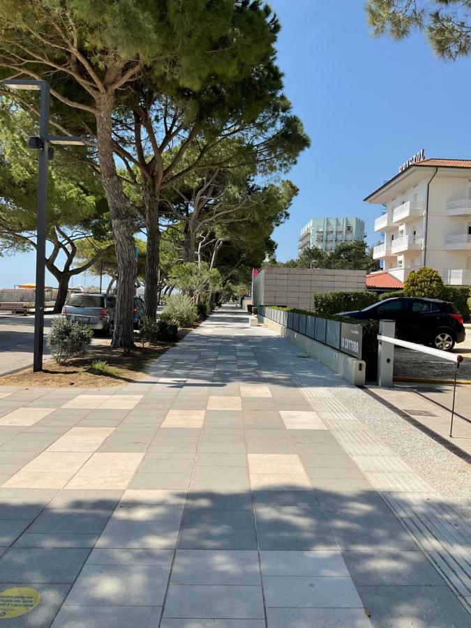 Beach Front Apartment Sabbiadoro Lignano Sabbiadoro Eksteriør billede