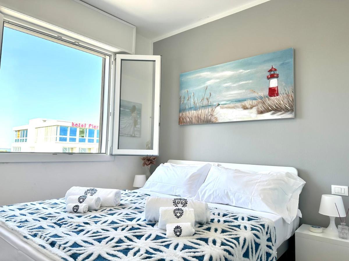 Beach Front Apartment Sabbiadoro Lignano Sabbiadoro Eksteriør billede