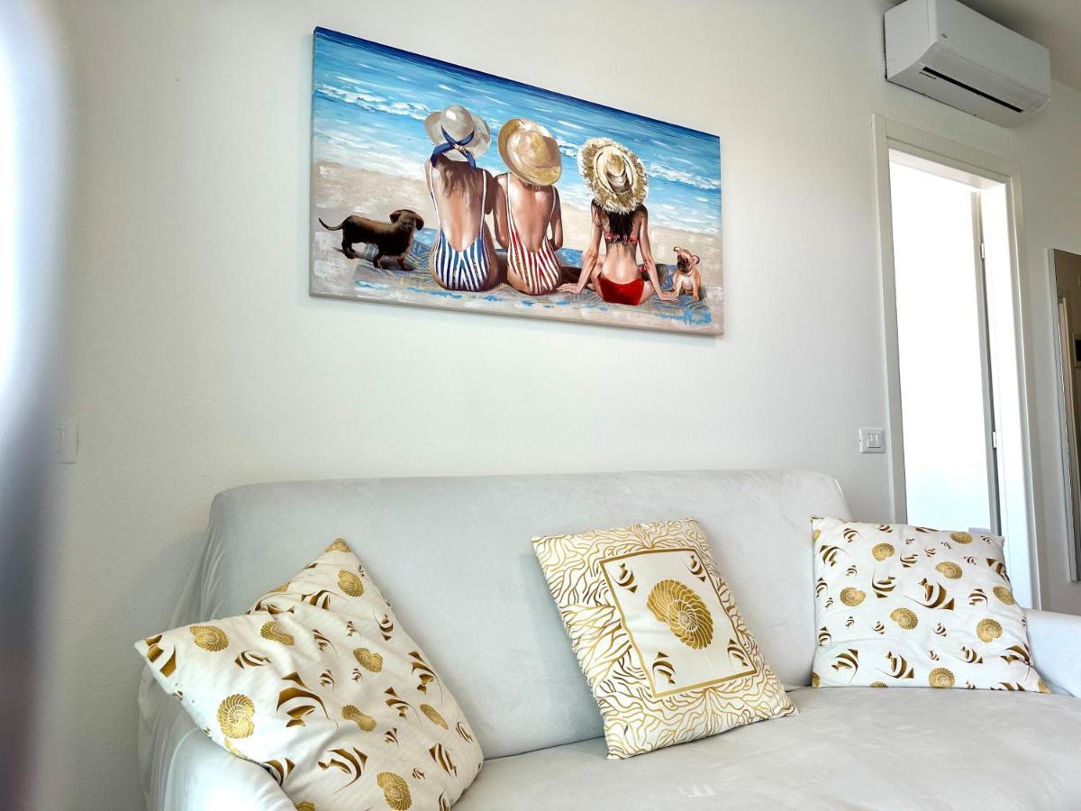 Beach Front Apartment Sabbiadoro Lignano Sabbiadoro Eksteriør billede